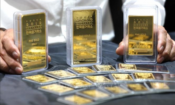 Giá vàng tiếp tục giảm trong đầu tuần mới