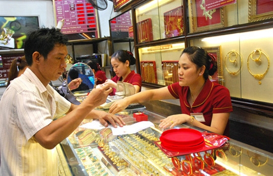 Giá vàng trong nước tiếp tục giảm, quay về mốc 42 triệu đồng/lượng