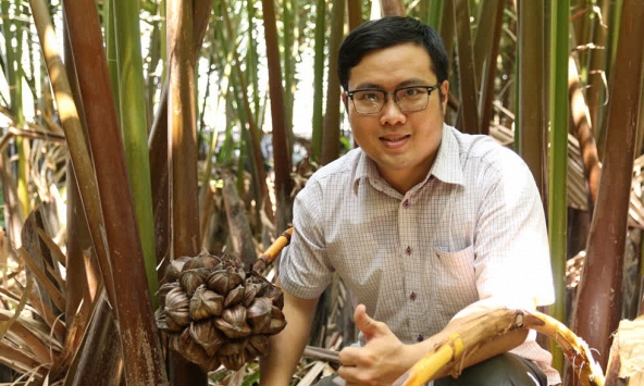 Kiếm tiền từ việc “massage dừa”