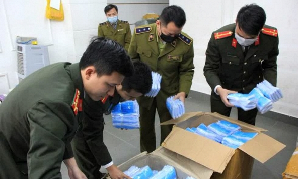 Thu giữ 120.000 khẩu trang y tế không rõ nguồn gốc