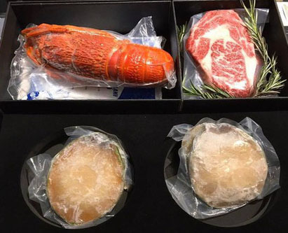 Có gì bên trong giỏ quà tết hàng ngoại giá hàng chục triệu đồng