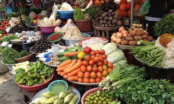 Giá rau xanh tăng 4 - 5 lần vì tiểu thương vẫn còn nghỉ Tết