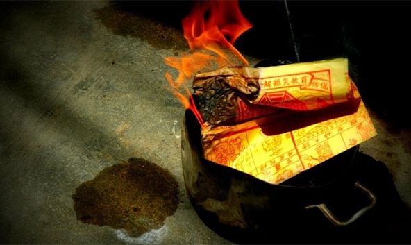 Văn khấn hóa vàng cúng Mùng 3 Tết Canh Tý 2020