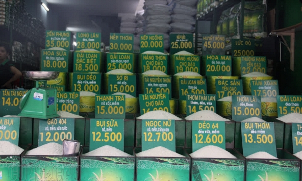 Giá xuất gạo khẩu tăng khả quan, gạo lẻ ổn định tại các chợ