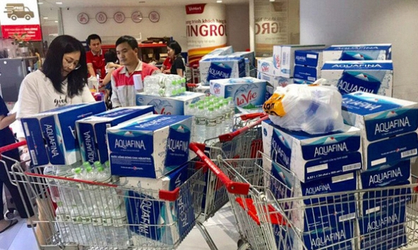 Nhanh chóng kiểm soát thị trường nước đóng chai sau sự cố thiếu nước sạch ở Hà Nội