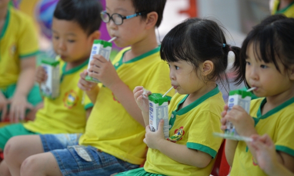 Bổ sung sữa dinh dưỡng học đường là cách an toàn