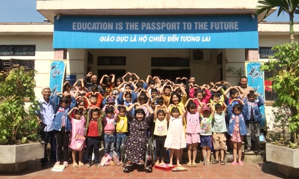 Hai người phụ nữ khiếm khuyết và hành trình 13 năm viết nên “cổ tích” 