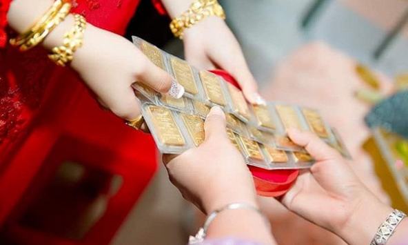 Khi mẹ chồng khăng khăng ... giữ hộ vàng cưới