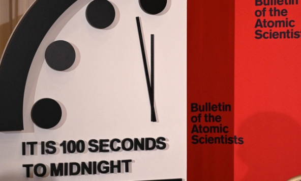 100 giây: Thời gian dự báo diệt vong năm 2021 trên đồng hồ ‘Ngày Tận thế’