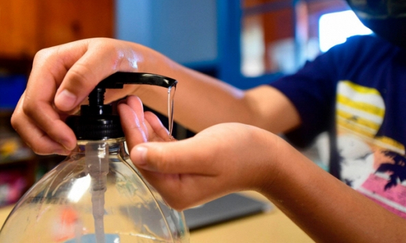 FDA Mỹ cảnh báo về tác dụng phụ của dung dịch rửa tay khô