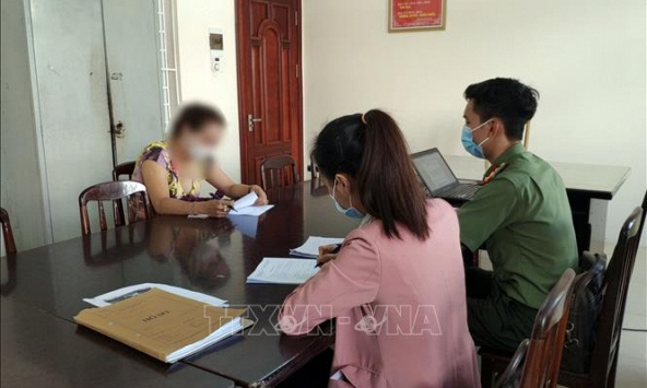 Xử phạt chủ tài khoản Facebook tung clip 'phương pháp chữa trị COVID-19 tại nhà'