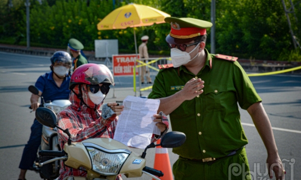 39 chốt kiểm soát ra, vào vùng xanh, vùng đỏ ở Hà Nội đang hoạt động thế nào?