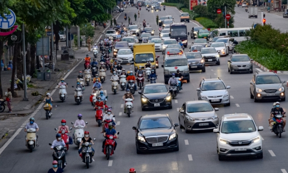 Hà Nội nới lỏng giãn cách, người dân chen nhau mua bánh Trung thu