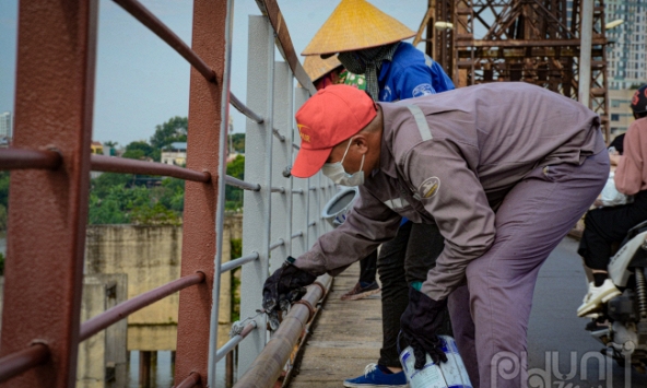 Cầu Long Biên 'thay áo mới'