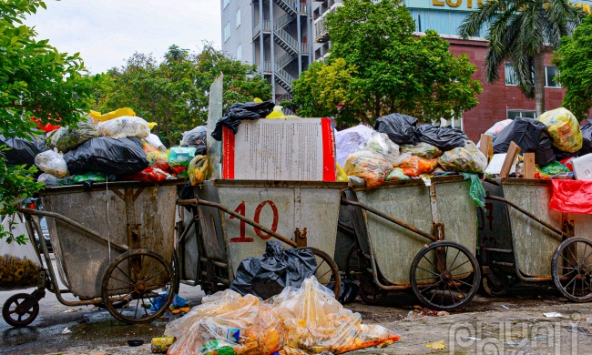 Bãi rác Nam Sơn dừng hoạt động, rác thải chất đống tại Hà Nội