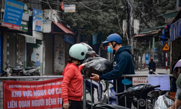 Hà Nội: Lập hàng rào phong toả ổ dịch hơn 20 ca F0 tại Lĩnh Nam
