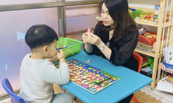 Ở nhà vì dịch COVID-19, trẻ ít giao tiếp có thể ảnh hưởng đến sự phát triển ngôn ngữ