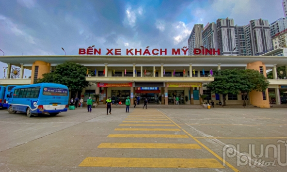 26 Tết, bến xe Hà Nội vẫn vắng vẻ, nhà xe kiên nhẫn chờ khách về quê