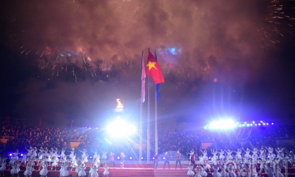 SEA Games 31 chính thức bắt đầu với lễ khai mạc đơn giản nhưng ấn tượng
