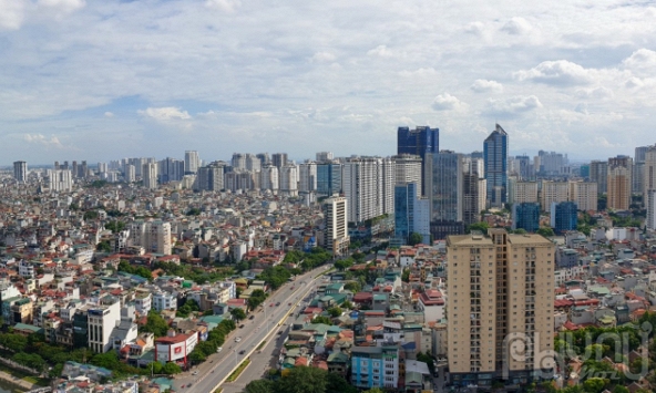 Cảnh ngẩng mặt là thấy cao ốc ở nơi ngột ngạt nhất Hà Nội