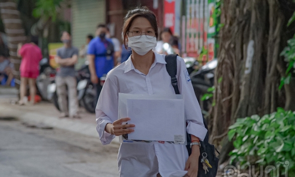 Thí sinh cả nước bước vào môn thi đầu tiên