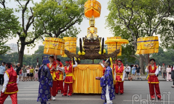 Lễ rước kiệu kỷ niệm 595 năm Vua Lê Thái Tổ đăng quang