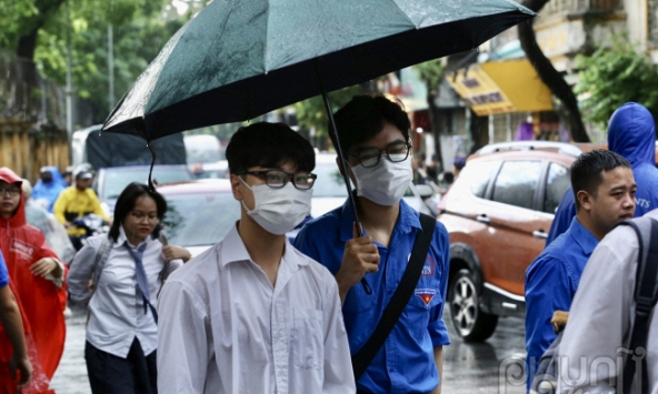 Hơn 1 triệu thí sinh THPT cả nước bước vào môn thi đầu tiên