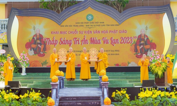 Thắp sáng Tri ân mùa Vu Lan báo hiếu 2023