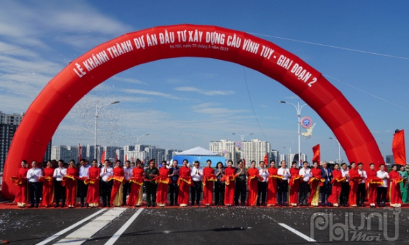 Cầu Vĩnh Tuy giai đoạn 2 chính thức thông xe sau gần 3 năm thi công