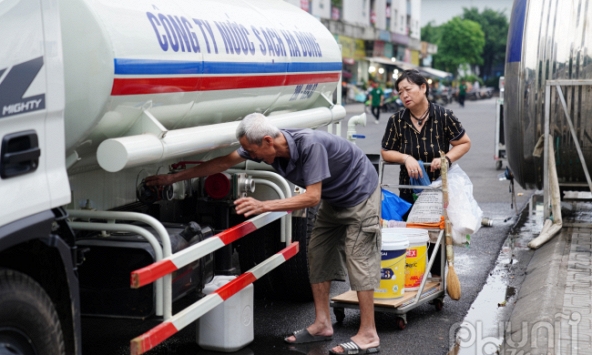 Cuộc sống cư dân Thanh Hà bị đảo lộn vì thiếu nước sạch sinh hoạt hơn 10 ngày qua