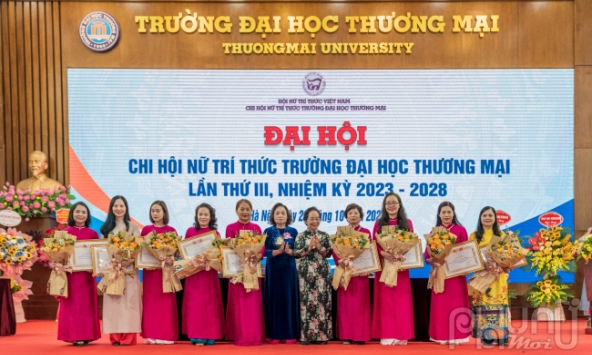 Đại hội Chi hội Nữ trí thức trường Đại học Thương mại lần thứ III