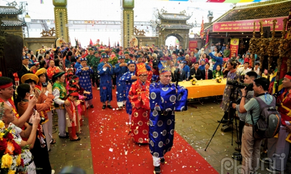 Linh thiêng lễ hội làng Bát Tràng năm 2024