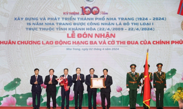 Nha Trang đón nhận huân chương lao động hạng 3 và công bố điều chỉnh quy hoạch chung đến năm 2040 trong ngày đại lễ