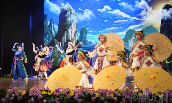 Ấn tượng đêm nghệ thuật 'Những đóa hoa sen Việt Nam' trong Lễ ra mắt Chi hội Nữ trí thức khối Văn hoá nghệ thuật