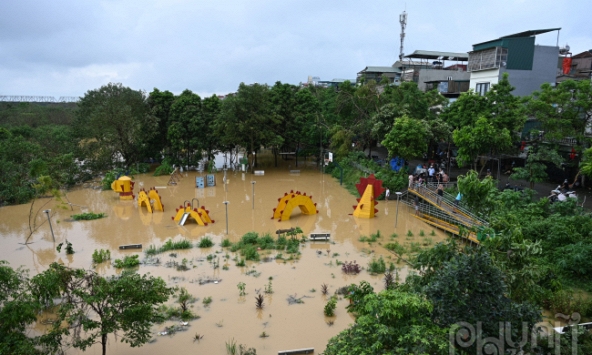 Toàn cảnh sông Hồng sau cảnh báo lũ khẩn cấp khẩn cấp