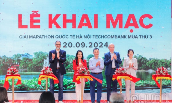 Khai mạc Giải Marathon Quốc tế Hà Nội Techcombank mùa thứ 3