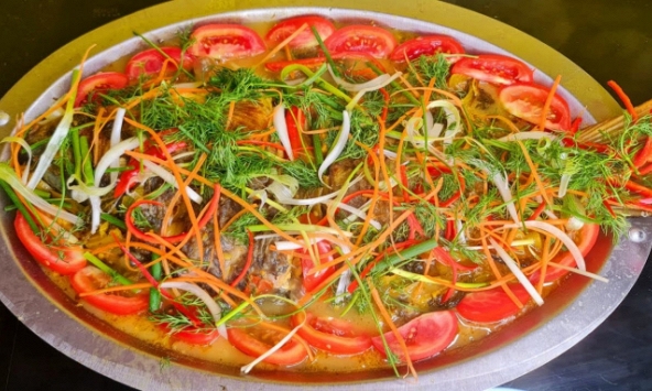 Cách làm lẩu cá chép om dưa nóng hổi đơn giản