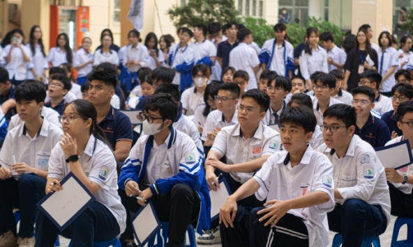 THPT Chuyên Sư phạm so tài đầy gay cấn tại sân chơi 'Khua chiêng vàng'