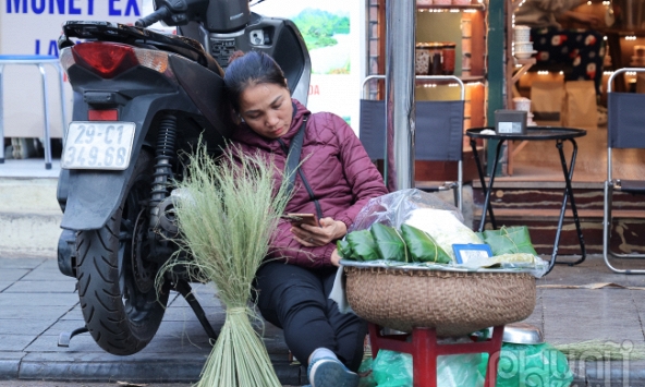 Hà Nội: Người dân đón đợt rét đầu mùa mọi sinh hoạt thường ngày thay đổi