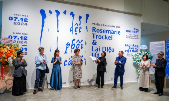 Triển lãm của Rosemarie Trockel và Lại Diệu Hà: Sự giao thoa của những ý niệm nghệ thuật và nữ quyền