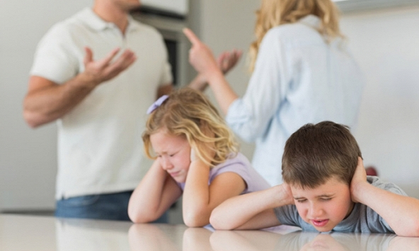 Cha mẹ cần ghi nhớ những điều tuyệt đối không nói trước mặt con