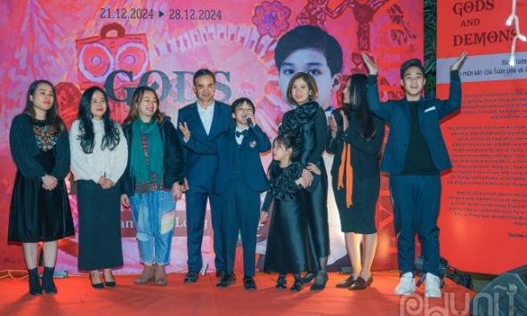 Bán tranh gây quỹ: Ước mơ xây trường của họa sĩ nhí Đức Long