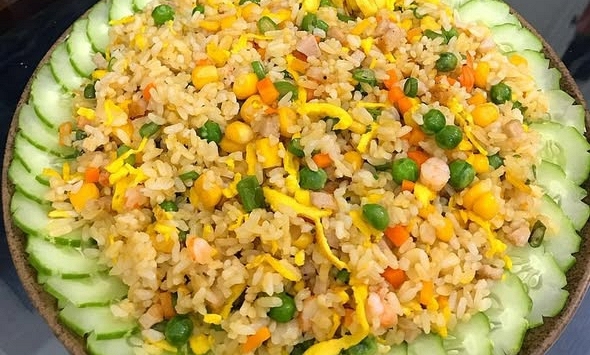 Cách làm cơm rang thập cẩm, vừa đẹp mắt lại ngon miệng