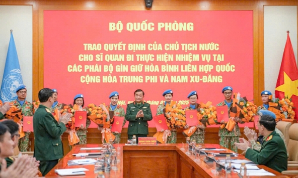 4 bóng hồng, trong số 8 sĩ quan ưu tú lên đường nhận nhiệm vụ gìn giữ hòa bình Liên Hợp Quốc
