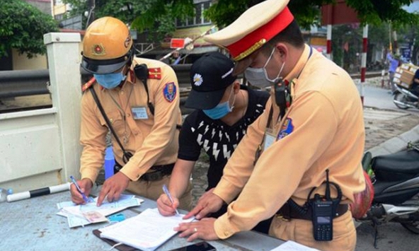 Những lỗi vi phạm bị trừ điểm bằng lái năm 2025