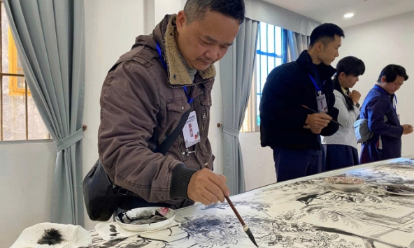 Người vẽ chữ năm Ất Tỵ