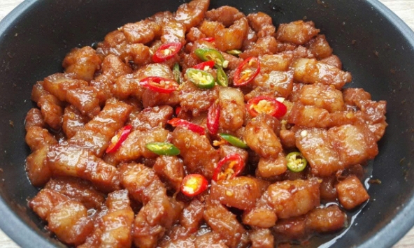 Bữa cơm thêm hấp dẫn với thịt ba chỉ rang mắm ruốc