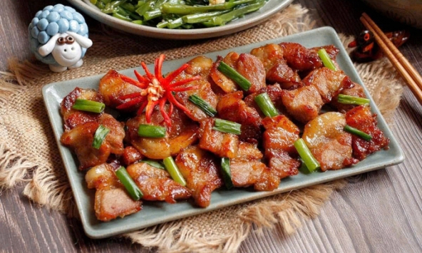 15 phút có ngay món thịt lợn cháy cạnh xào chua ngọt ngon như nhà hàng