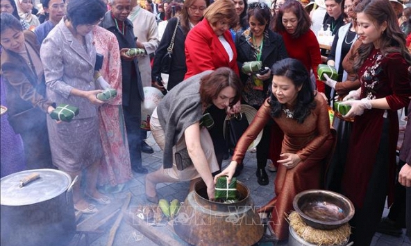 Phu nhân Tổng Bí thư Tô Lâm dự Chương trình ngoại giao văn hóa 'Bản hòa ca Tết Việt'