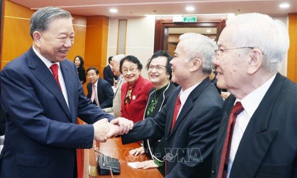 Bộ Chính trị, Ban Bí thư gặp mặt các đồng chí lãnh đạo, nguyên lãnh đạo Đảng, Nhà nước